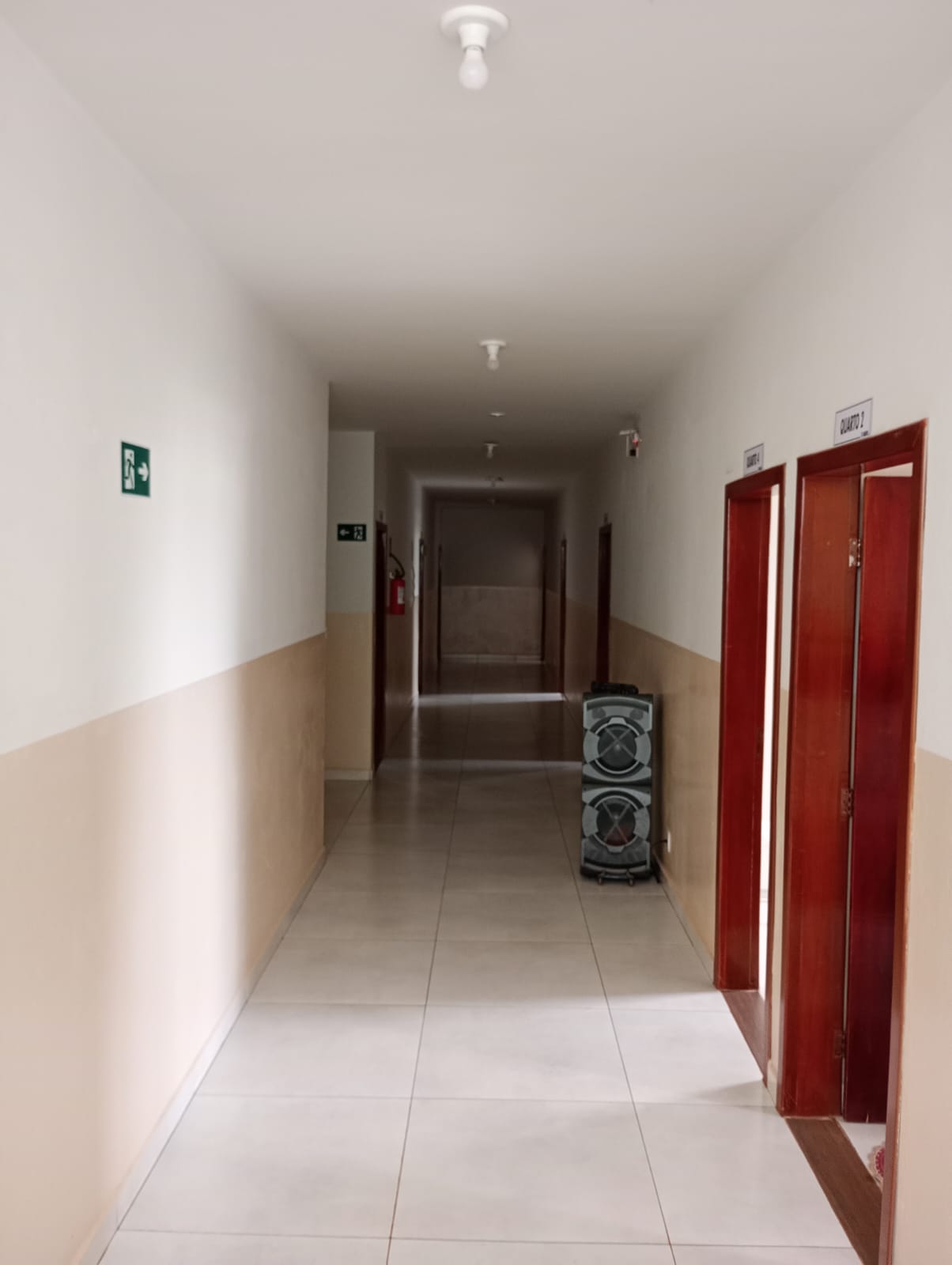 Corredor dos quartos da Instituição SER Livre Araguari