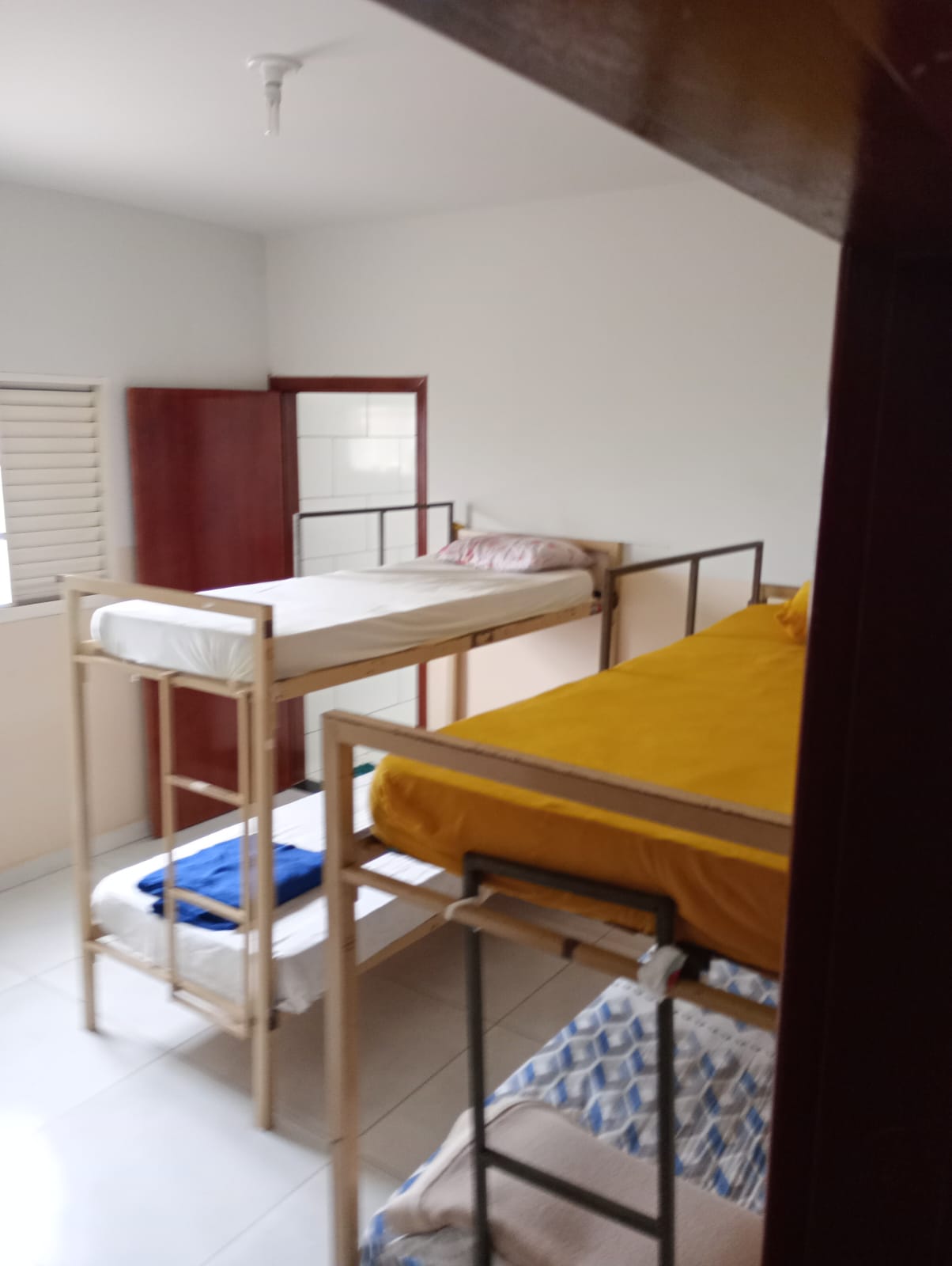 Interior dos quartos coletivos